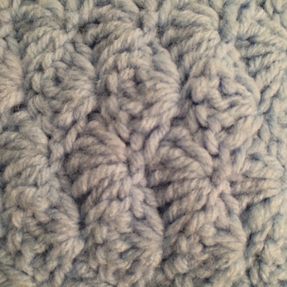 Blue on blue crocheted throw - Picture 5 of 10